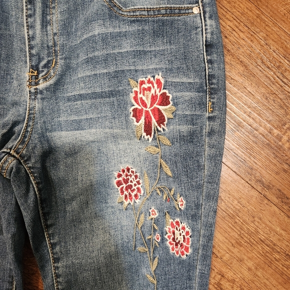 Floral embroidered jeans | size 2 - Picture 5 of 6